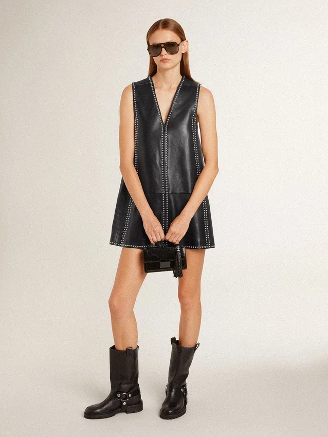 Charm in black nappa leather with studs and metal details