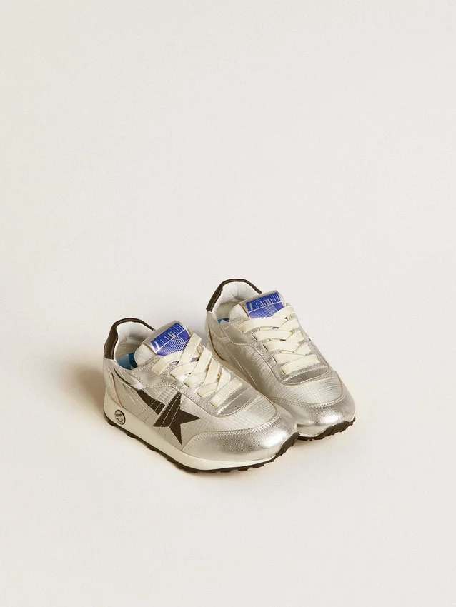 Junior Marathon in silver nylon with black star and leather heel tab