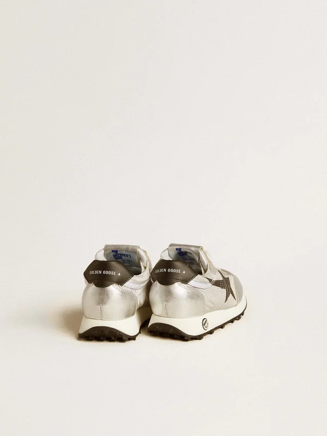 Junior Marathon in silver nylon with black star and leather heel tab