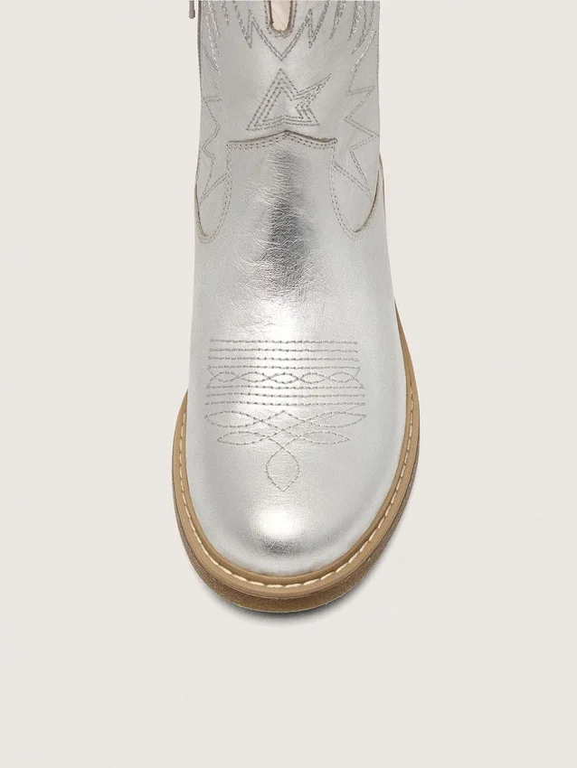 Young Wish boots in silver metallic leather with star embroidery