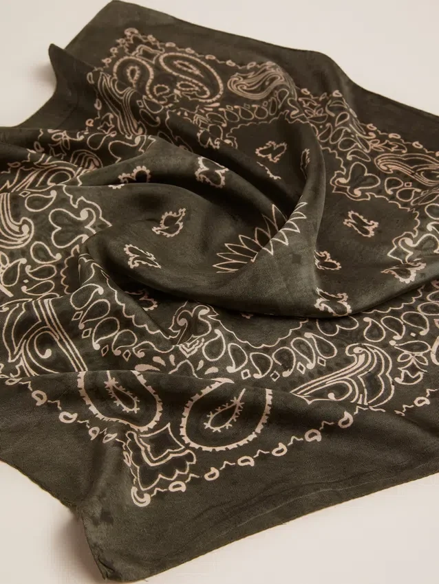 Moss-green scarf with paisley pattern