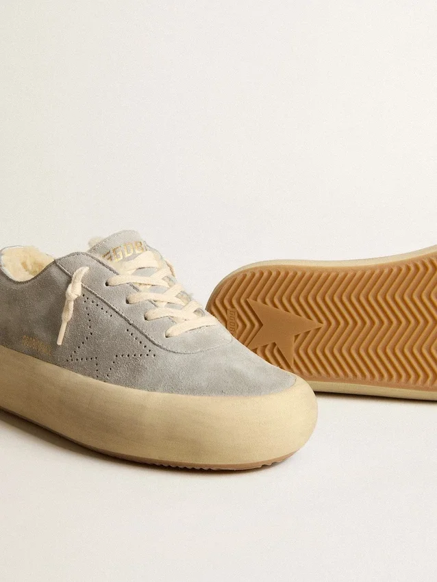 Women’s Space-Star shoes in ice-gray suede with shearling lining